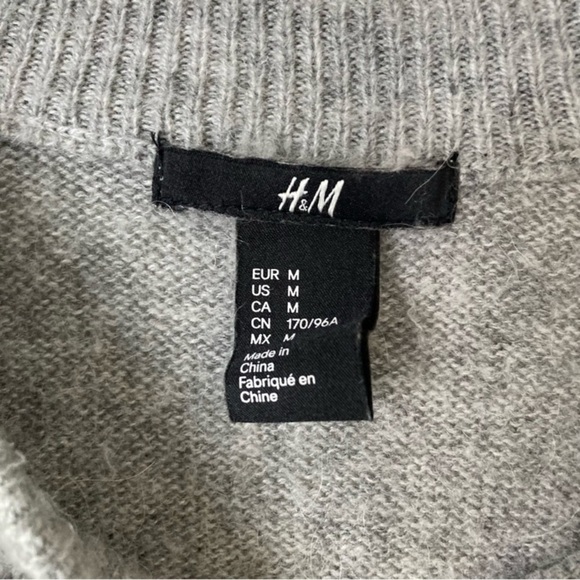 H&M Women’s Sequin Perfume Bottle Gray Crewneck Sweater Alpaca Blend Soft Sz M - Picture 6 of 12